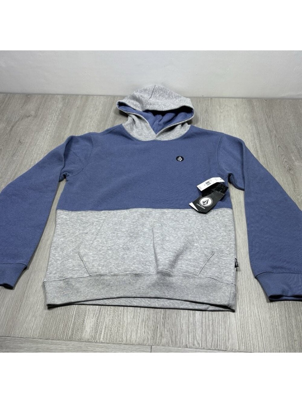 NWT Volcom Boys Blue Gray Colorblock Pullover Hoodie XL (16) Logo Hooded